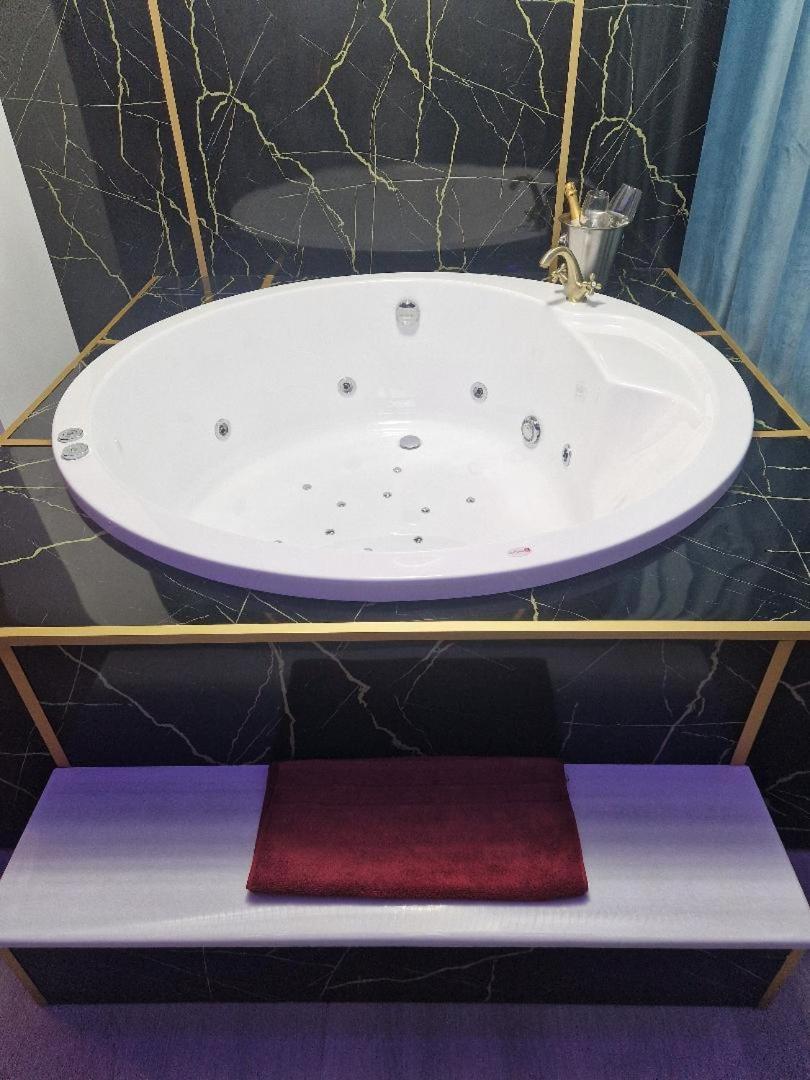 Afi Discret Jacuzzi Daire Bükreş Dış mekan fotoğraf